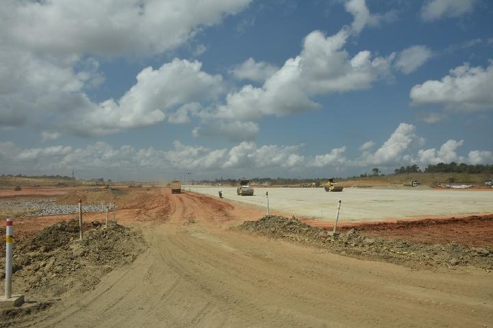 Pembangunan landasan pacu bandara IKN. Foto: ist