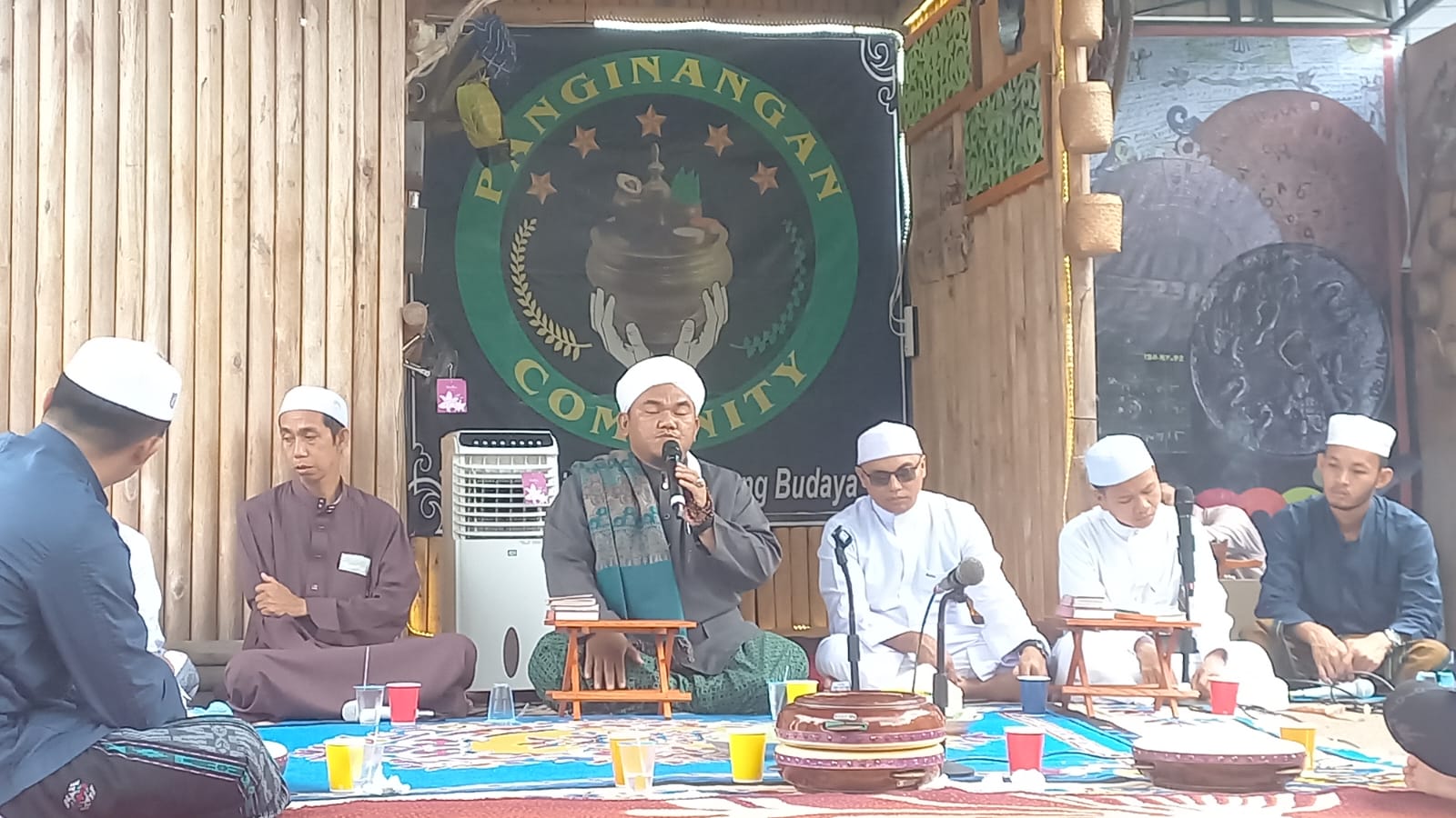 Panginangan Community Kalimantan Selatan (Kalsel), menggelar peringatan Maulid Nabi Muhammad SAW di sekretariat atau kediaman Pembina Iwan Gang Smanda IV Jalan Pramuka, Banjarmasin, Minggu (29/9/2024). Foto: Panginangan Community Kalsel