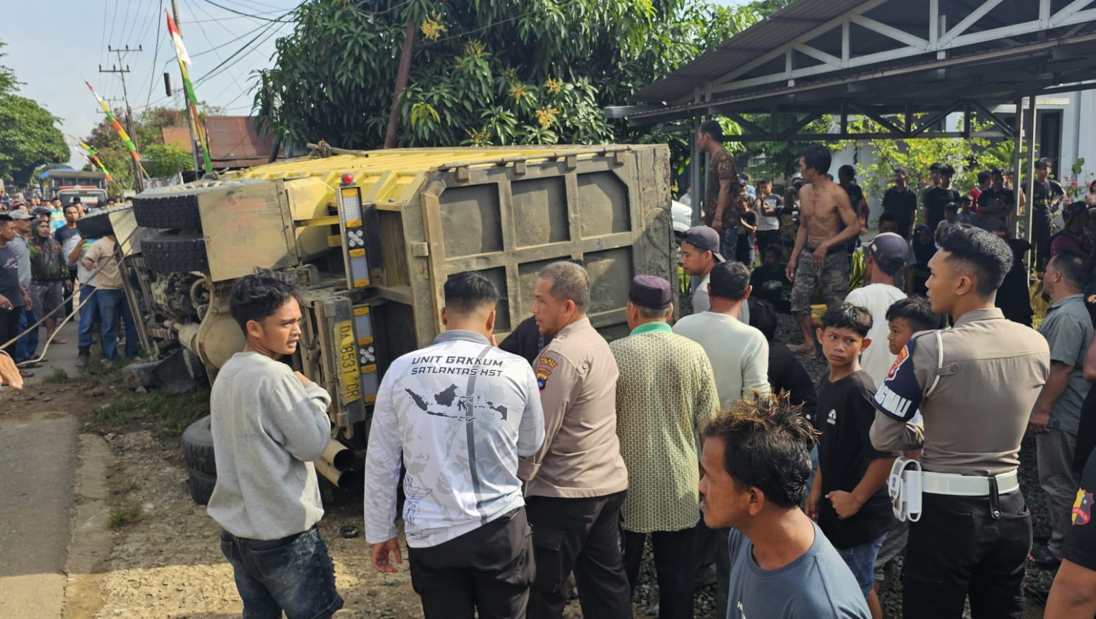 Kecelakaan lalu lintas di ruas Desa Telang RT 004, RW 002, Batang Alai Utara yang menewaskan satu orang wanita, Minggu (13/10/2024). Foto: Polres HST