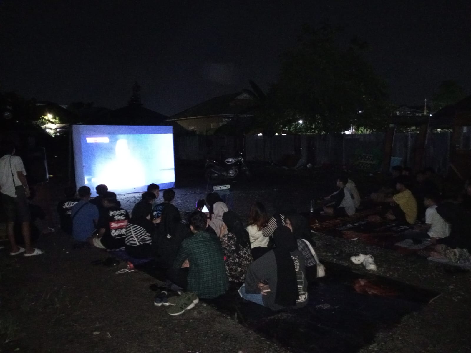 Antusias ormawa ikuti nonton bareng laga Kualifikasi Piala Dunia 2026 Zona Asia yang mempertemukan antara Indonesia vs China. Foto: siberdbn.com-Bang Haji