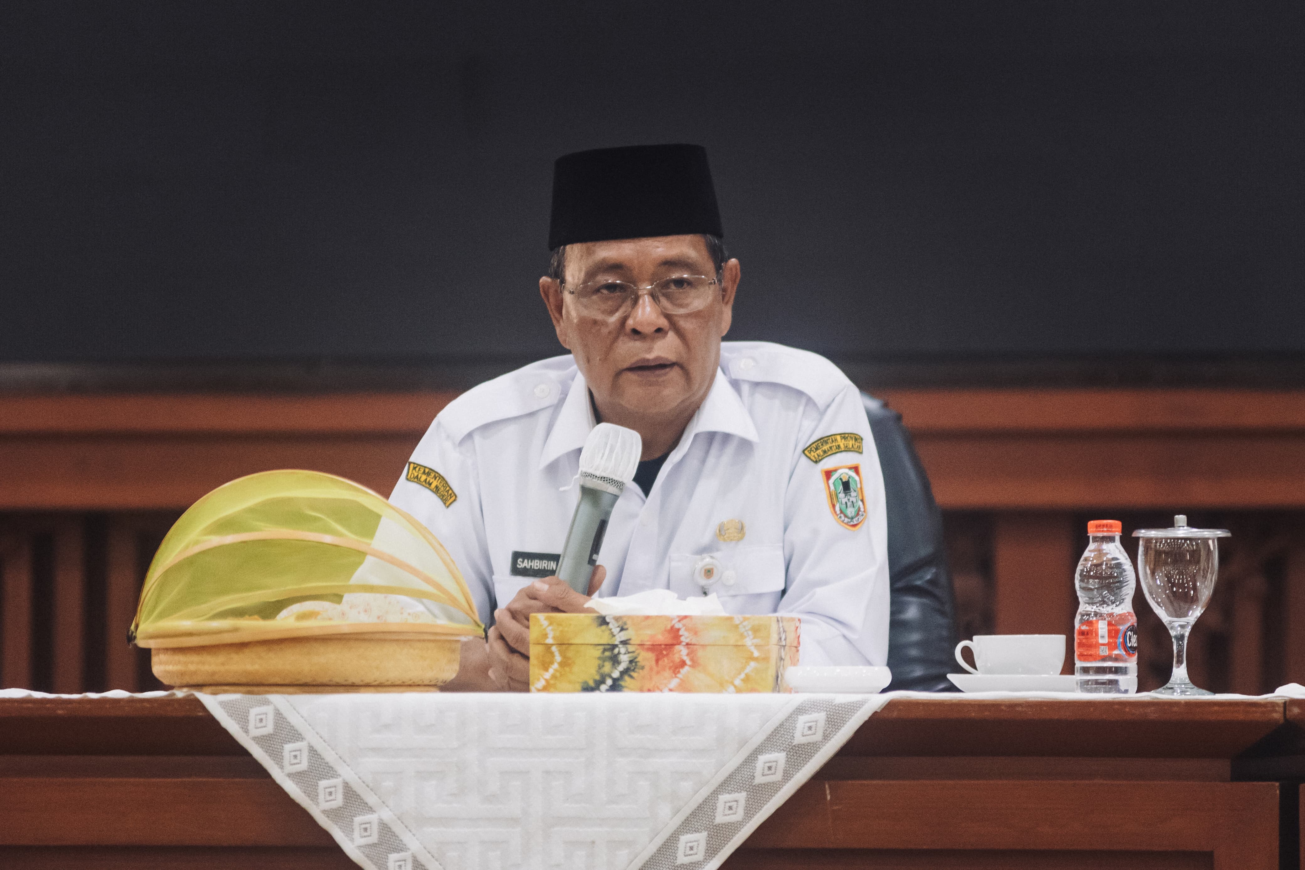 H Sahbirin Noor saat menyampaikan pengunduran diri sebagai Gubernur di periode ke 2 masa jabatan 2021-2024. Foto: Adpim Kalsel