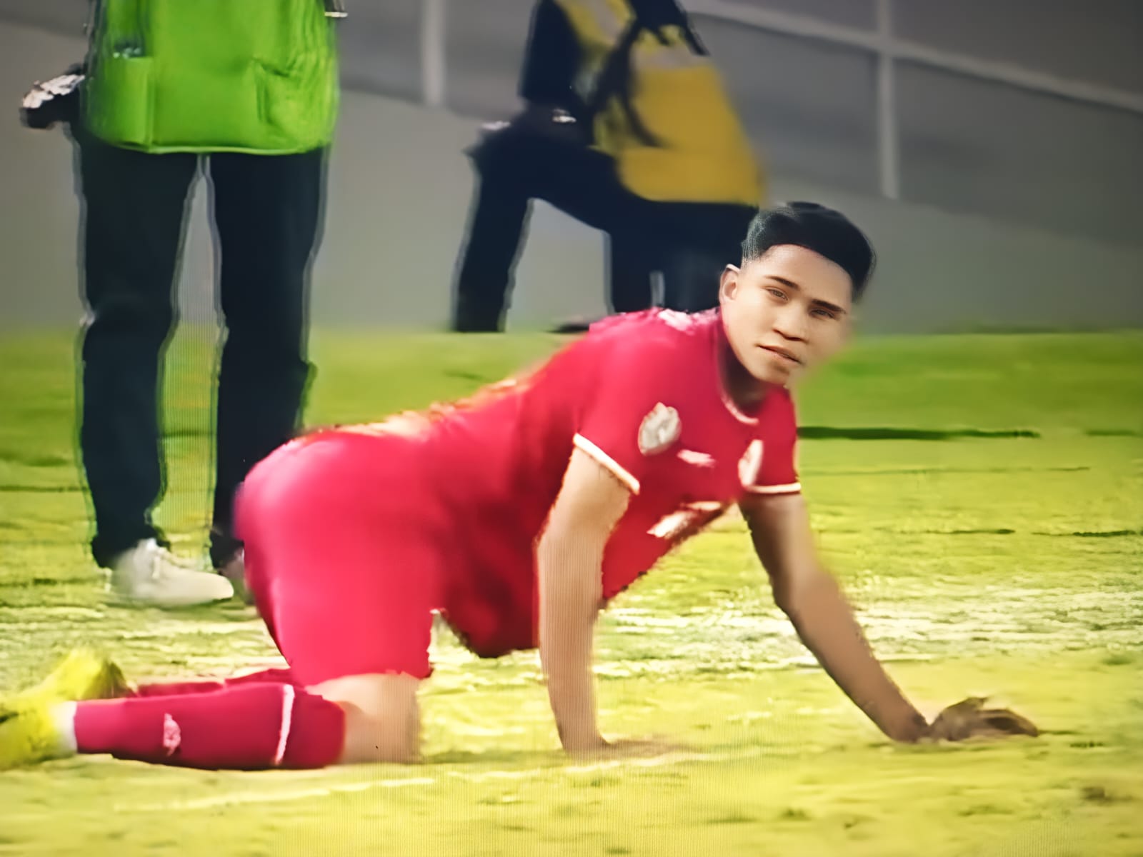 Reaksi Marselino Ferdinand usai menekel pemain Laos sebelum diberi kartu merah oleh wasit asal Jepang pada laga ke-2 Grub B Piala AFF 2024 di Stadiun Manahan, Solo. Foto: Muhammad AR 5W1H