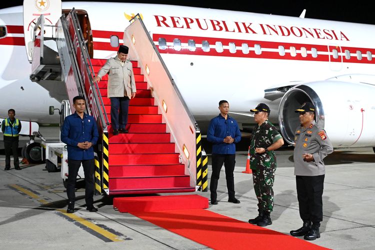 Presiden RI, Prabowo Subianto saat kembali ke Tanah Air, Senin (27/1/2025) malam. Foto: Dok. Setpres