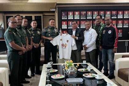 Komandan Korem 101/Antasari Brigadir Jenderal Ilham Yunus, menerima audiensi Ketua Persatuan Wartawan Indonesia (PWI) Kalimantan Selatan (Kalsel), Zainal Helmie bersama rombongan, Kamis (23/1/2025). Foto: PWI Kalsel