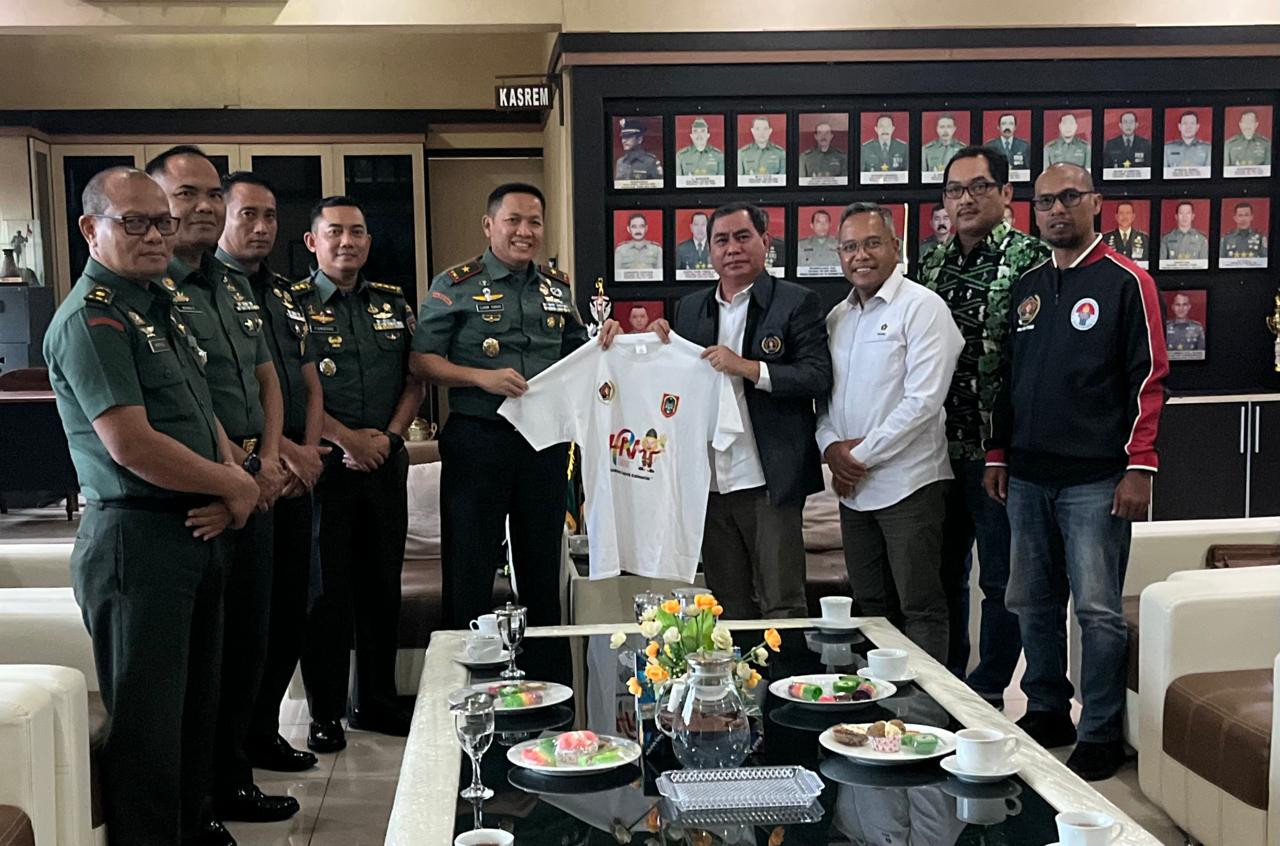 Komandan Korem 101/Antasari Brigadir Jenderal Ilham Yunus, menerima audiensi Ketua Persatuan Wartawan Indonesia (PWI) Kalimantan Selatan (Kalsel), Zainal Helmie bersama rombongan, Kamis (23/1/2025). Foto: PWI Kalsel