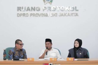 Anggota Badan Anggaran (Banggar) Dewan Perwakilan Rakyat Daerah (DPRD) Provinsi Kalimantan Selatan (Kalsel) menjalankan tugas studi komparasi ke DPRD DKI Jakarta membahas optimalisasi peningkatan Pendapatan Asli Daerah (PAD), Senin (13/01/2025). Foto: DPRD Kalsel