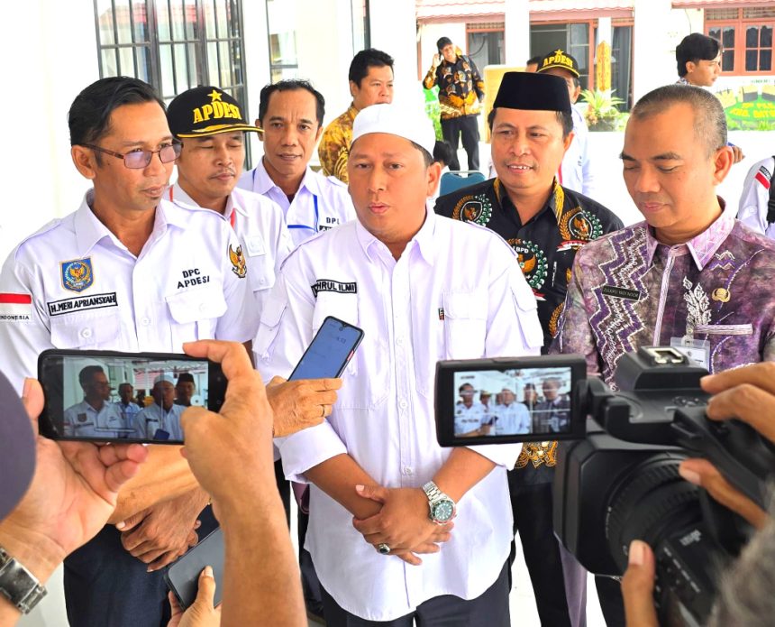 Bupati Terpilih Periode 2025-2030 Barito Kuala, H Bahrul Ilmi saat menghadiri pengukuhan APDESI Batola, Kamis (23/1/2025). Foto: Teladan Kalimantan