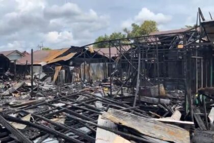 Situasi terkini pasca kebakaran di Jalan SMA 8 RT. 23 RW. 02, Kelurahan Alalak Tengah, Kecamatan Banjarmasin Utara, Senin (13/1/2025). Foto: DPKP Kota Banjarmasin