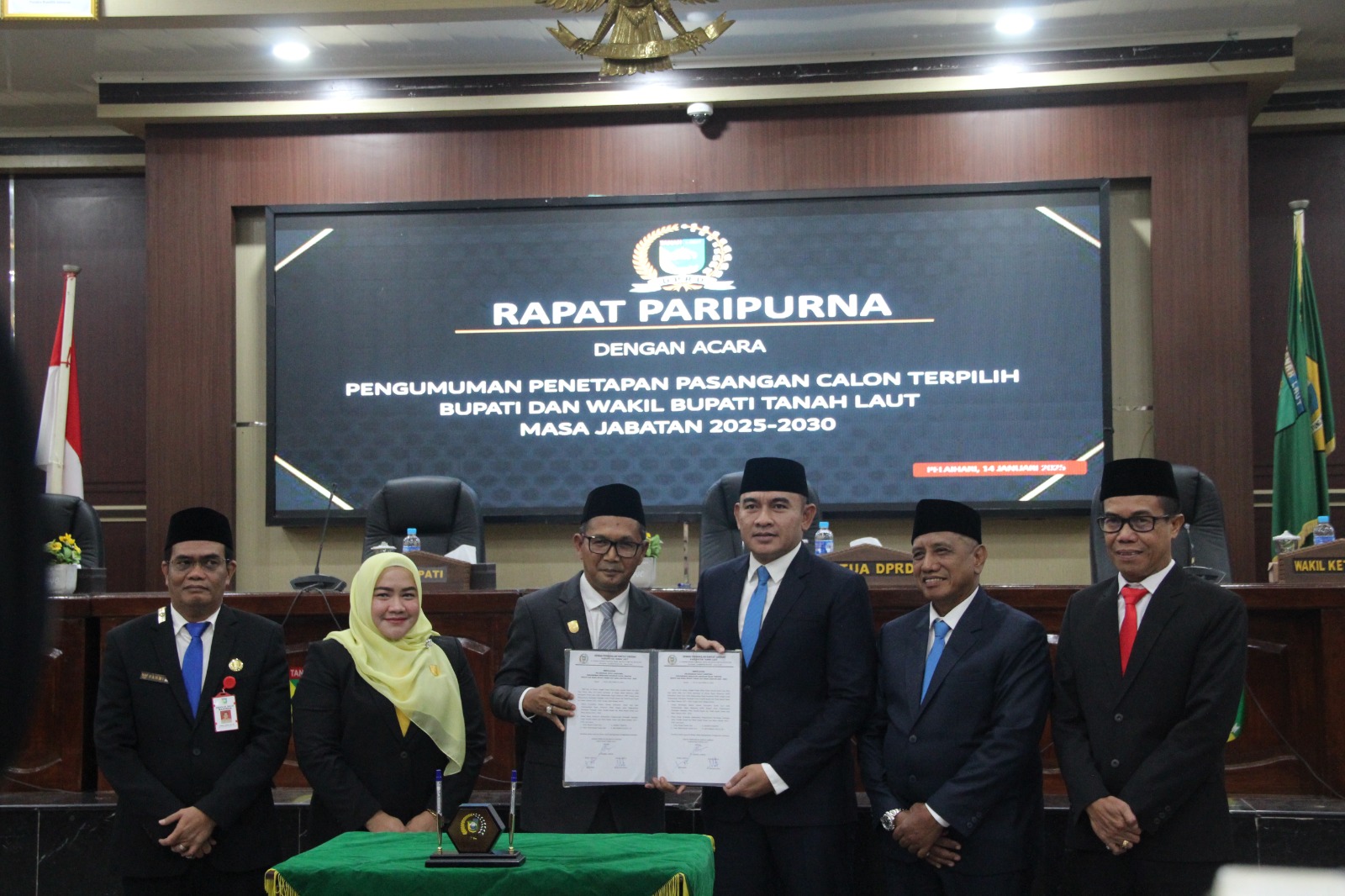 Bupati dan Wakil Bupati Terpilih Rahmat-Zazuli Hadiri Rapat Paripurna Istimewa DPRD Tala. Foto: LK