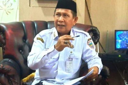 Kepala BKPPSDM Kotabaru, H Muhammad Yusuf ditemui di ruang kerjanya. Foto: ptr