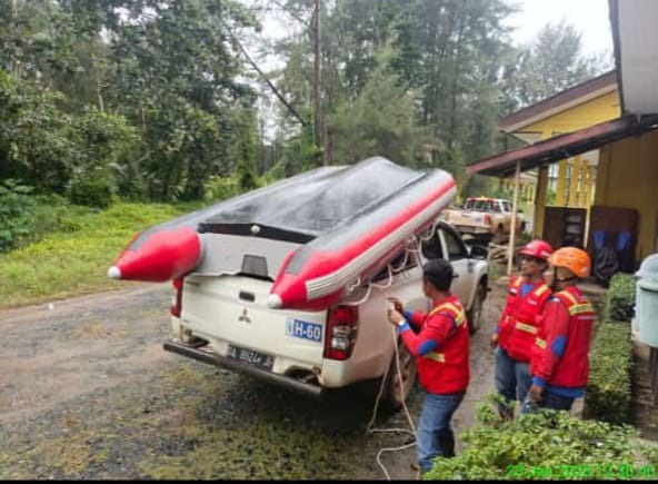 PT JBG lakukan persiapan menuju lokasi terdampak banjir di Kecamatan Kurau, Kamis (23/1/2025). Foto: PT JBG