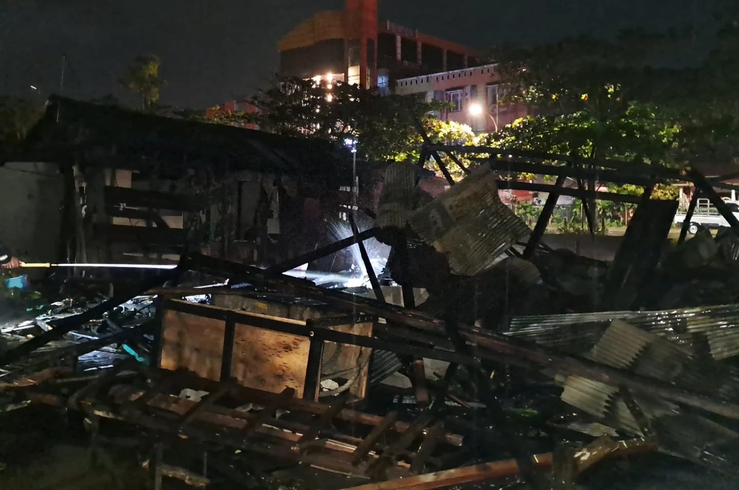 Salah satu bangunan rumah di Jalan Bandarmasih, Komplek DPR hanya menyisakan puing akibat terbakar. Foto: BPBD Kota Banjarmasin