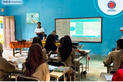 PT Indocement Tunggal Prakarsa tbk, Komplek Tarjun Plant 12 menyelenggarakan program Voluntary Teaching Season 2 di SMA dan SMP Terbuka Desa Langadai, Kecamatan Kelumpang Hilir.