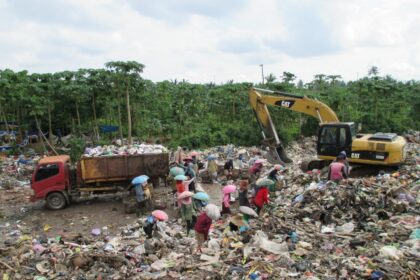 UPTD TPAS Basirih Jl Gubernur Subardjo ditutup oleh Kementerian LHK RI Foto: Dinas Lingkungan Hidup Kota Banjarmasin