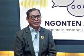 Ketua PWI Kalsel, Zainal Helmie saat mengisi acara podcast Ngonten Aja di Kantor Diskominfo Kalsel, Banjarbaru, Senin (3/2/2025). Foto: Diskominfo Kalsel