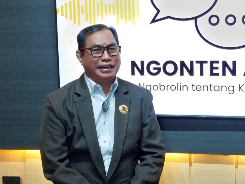 Ketua PWI Kalsel, Zainal Helmie saat mengisi acara podcast Ngonten Aja di Kantor Diskominfo Kalsel, Banjarbaru, Senin (3/2/2025). Foto: Diskominfo Kalsel