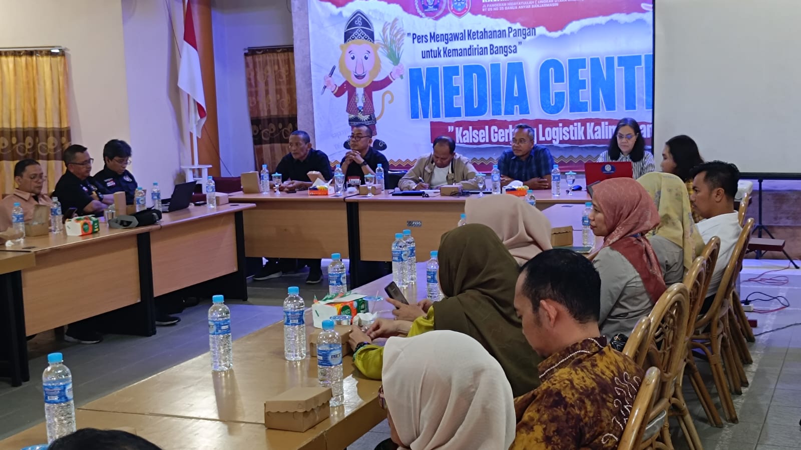 Rapat Koordinasi dengan berbagai pihak terkait kedatangan Orang Nomor Satu Republik Indonesia pada puncak HPN 2025. Foto: Dok. PWI Kalsel