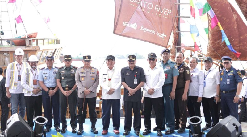 H Supian HK hadiri launching Kapal Wisata Pinisi “Barito River Cruise” bertempat di Terminal Penumpang Pelabuhan Trisakti, Rabu (12/2/2025). Foto: DPRD Kalsel