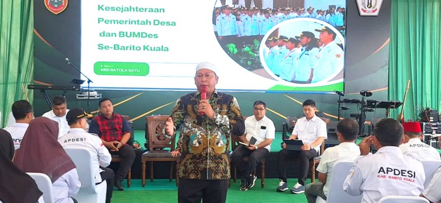 Bupati Barito Kuala (Batola) terpilih periode 2025-2030, H Bahrul Ilmi didampingi Ketua PKK Batola, Hj Nurhayati dan Wakil Bupati Batola terpilih, Herman Susiolo menggelar silaturahmi bersama kepala desa se-Batola, bertempat di rumah kediaman H Bahrul di Desa Tabunganen, Sabtu (01/2/2025). Foto: TeladanKalimantan