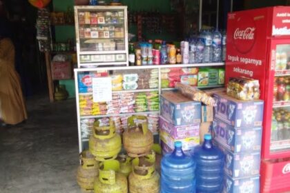 Per 1 Februari 2025 secara resmi pemerintah tetapkan stop suplei gas 3 kg ke warung-warung. Foto: Palembang Ekspres