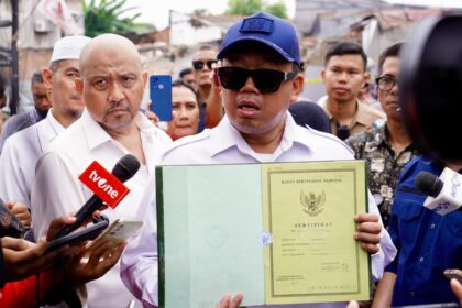 Menteri ATR/BPN, Nusron Wahid turun langsung ke lokasi penggusuran di Kabupaten Bekasi, Jum'at (7/2/2025). Foto: Humas Kementerian ATR/BPN 5W1H