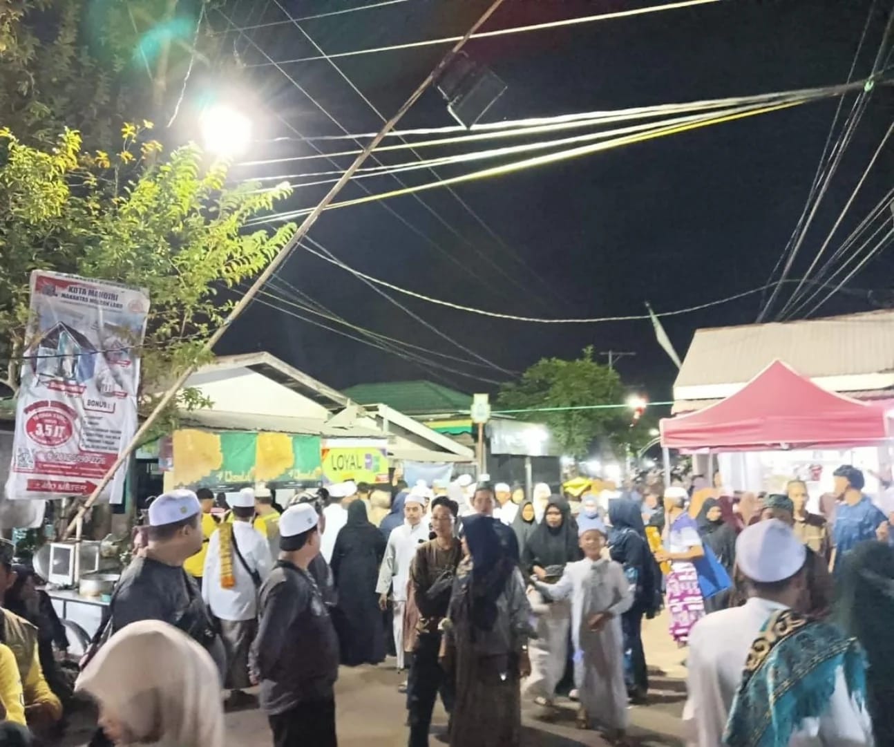 Ribuan jemaah padati area Majelis As Shofa Jalan Seria RT 38 No. 11 Kelurahan Pemurus Dalam, Kecamatan Banjarmasin Selatan. Foto: Humas Polsek Banjarmasin Selatan. 5W1H