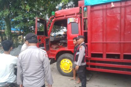 Polsek KPL Banjarmasin gelar patroli dialogis sambang supir truk area Pelabuhan Trisakti Banjarmasin, Selasa (11/2/2025). Foto: Polsek KPL Banjarmasin 5W1H