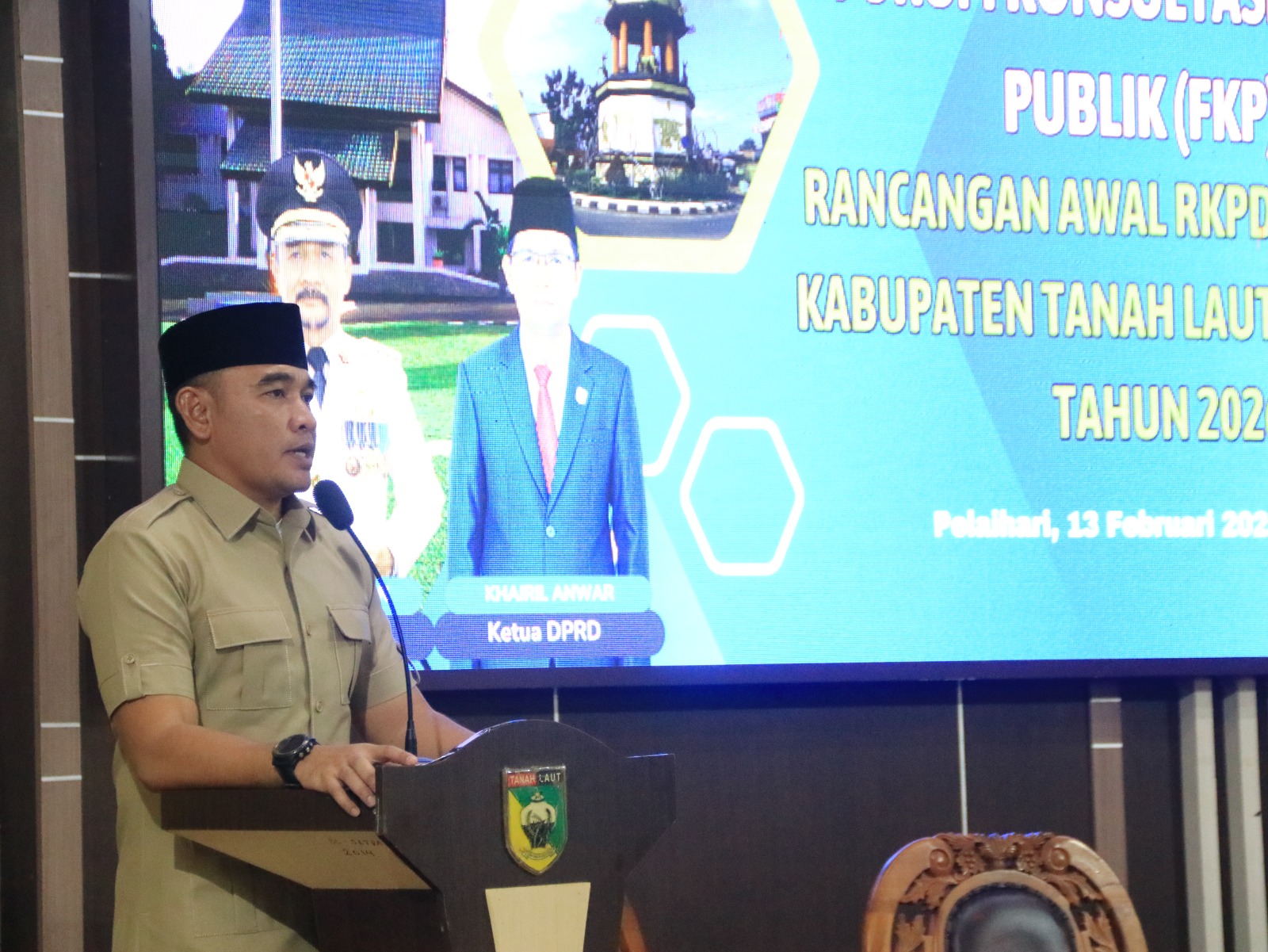 Bupati Tala terpilih saat menyampaikan sambutan pada FKP RPJMD 2025-2029 di Gedung Sarantang Saruntung, Kamis (13/2/2025). Foto: Asep/siberdbn.com 5W1H