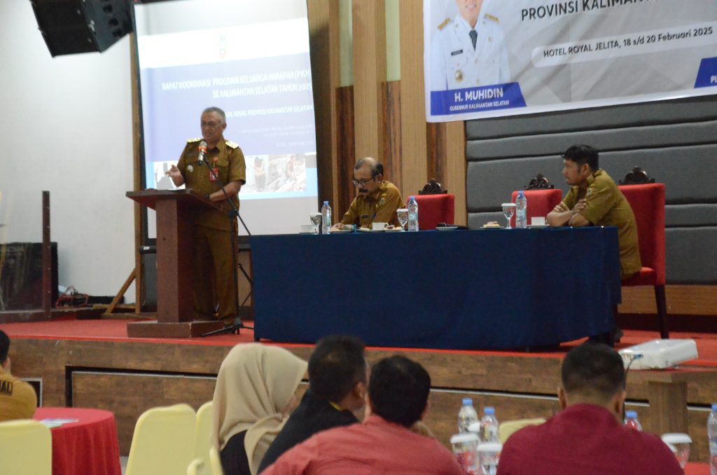 Dinas Sosial Provinsi Kalsel saat menggelar rakor. Foto: MC Kalsel