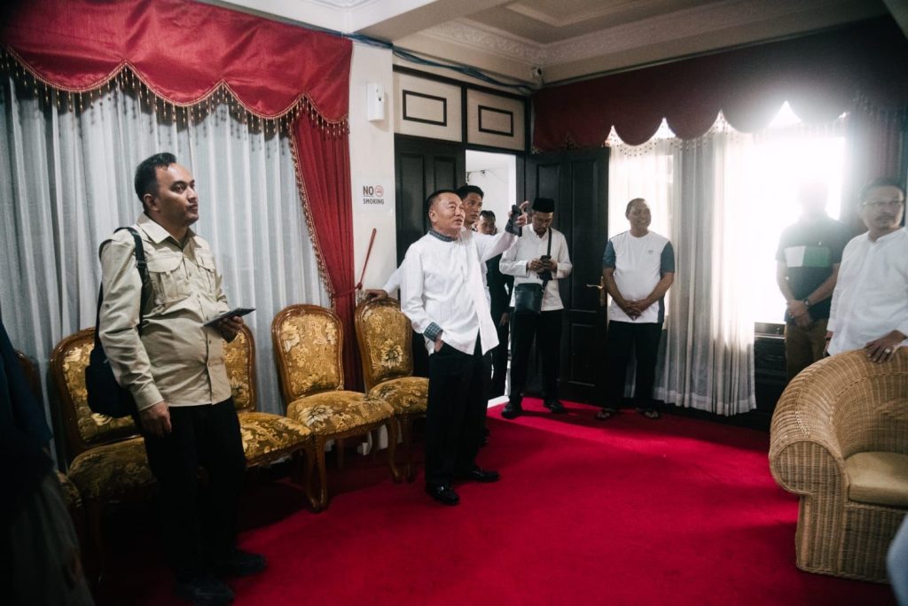 Gubernur Provinsi Kalimantan Selatan (Kalsel), H Muhidin meninjau kediaman rumah dinas bersama jajaran Pimpinan SKPD Provinsi Kalsel di Gedung Mahligai Pancasila, Banjarmasin, Jum'at (31/1/2025). Foto: MC Kalsel