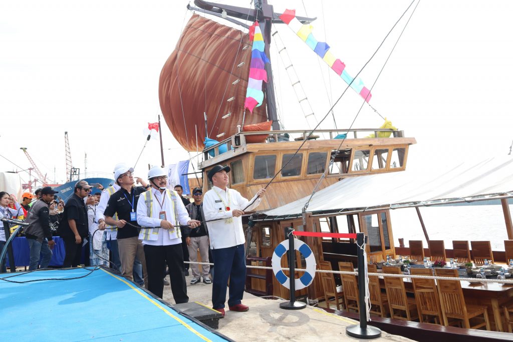 Gubernur Kalsel, H Muhidin Launching Kapal Wisata Pinisi Pusaka Indonesia. Foto: MC Kalsel