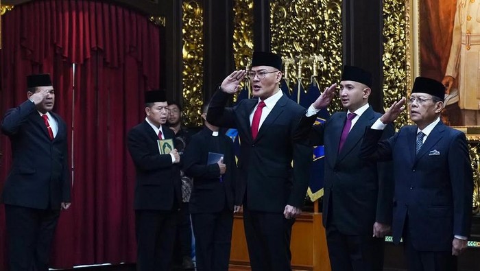 Deddy Corbuzier saat dilantik menjadi staf khusus Menteri Pertahanan Bidang Komunikasi Sosial dan Publik. Foto: Dok. Menteri Pertahanan RI