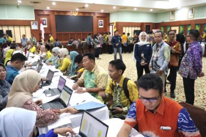 Verifikasi data tenaga Non ASN di gedung Idham Chalid Banjarbaru, Kamis (13/2/2025). Foto: MC Kalsel