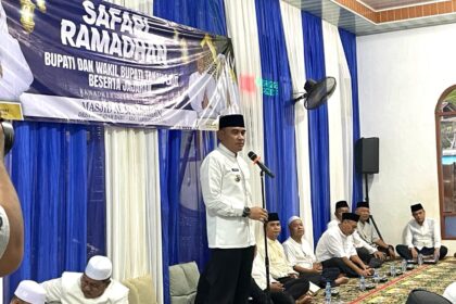 Bupati Tanah Laut, H Rahmat Trianto mengunjungi Masjid Al-Mujahidin Desa Martadah Baru, Kecamatan Tambang Ulang.