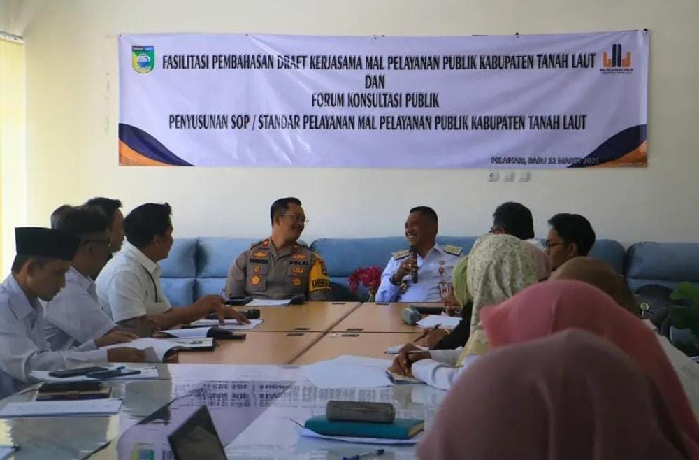 Wakil Bupati (Wabup) Tanah Laut (Tala), H Muhammad Zazuli, menghadiri pembahasan draft kerja sama yang dirangkai dengan Forum Konsultasi Publik (FKP) Penyusunan Standar Pelayanan pada Mal Pelayanan Publik (MPP) Tala, Rabu (12/3/2025).