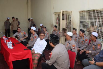 Kapolres Kotabaru Gelar Buka Puasa Bersama Tahanan. Foto: Polres Kotabaru